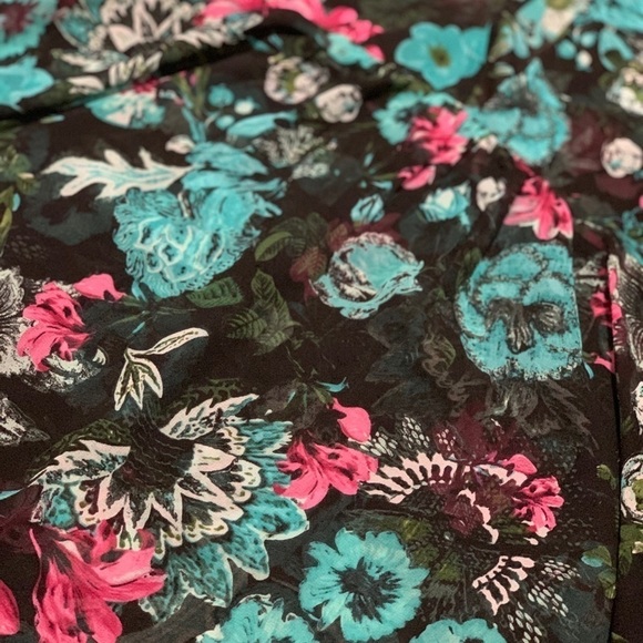 Kenzie sheer black floral top 🌵 4/$25 - Picture 2 of 4